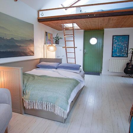 コークThe Carton Store Loft Aptアパートメント エクステリア 写真